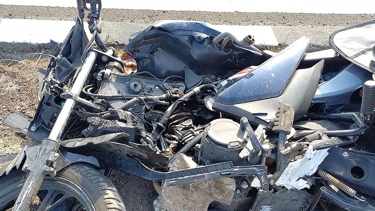 An accident occurred between a car and a bike in Valsad, the bike rider was thrown and fell down