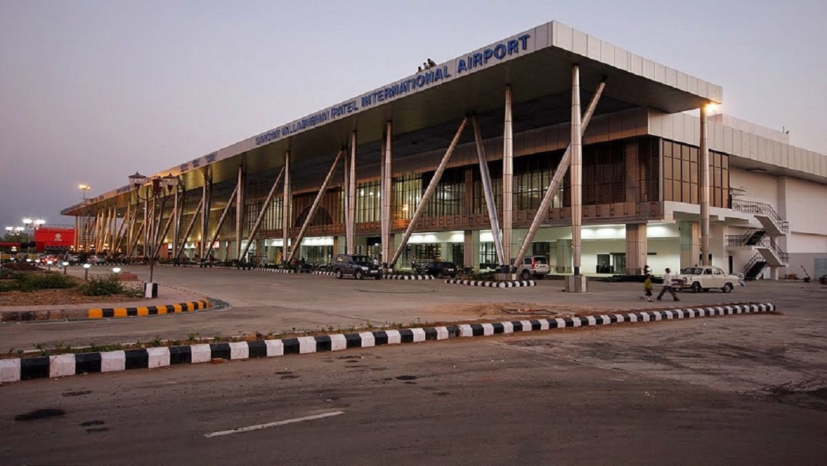 Fastag car parking facility started No more time wasted in parking vehicles at Ahmedabad airport